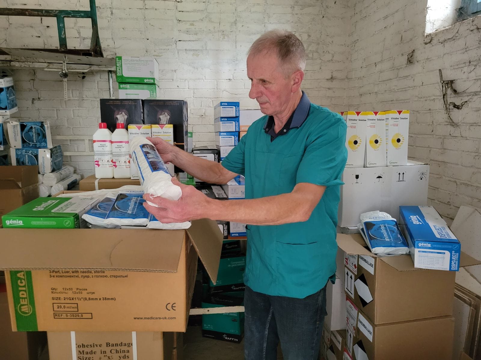 Ukrainian Veterinarians Receive 100,000 Medical Supply Donation